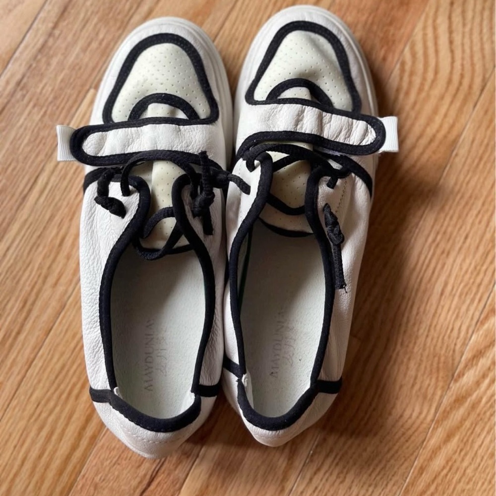Women leather Classic White and Black Sneakers